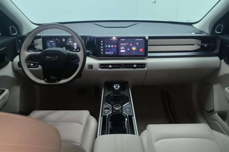 Used Geely Auto icon 2023 1.5TD Chocolate Smoothie Edition Center Console