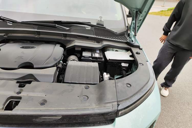 Used Geely Auto icon 2023 1.5TD Chocolate Luxe Edition Engine Bay Left