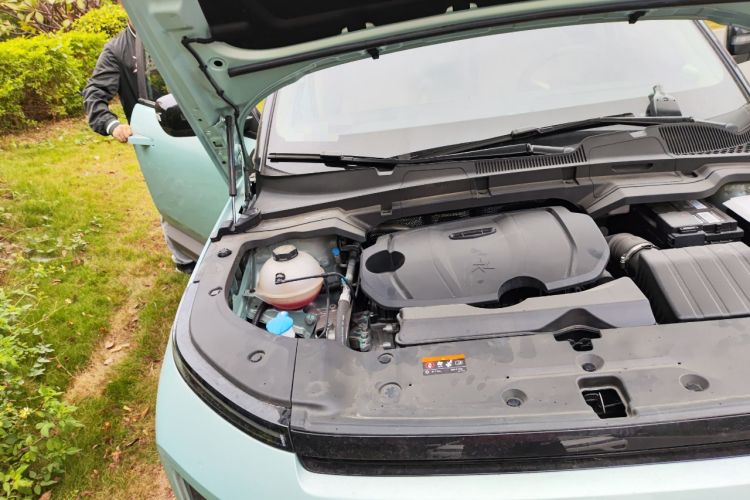 Used Geely Auto icon 2023 1.5TD Chocolate Luxe Edition Engine Bay Right