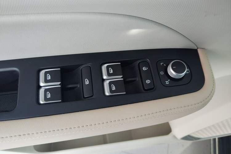Used Geely Auto icon 2023 1.5TD Chocolate Luxe Edition Interior 8