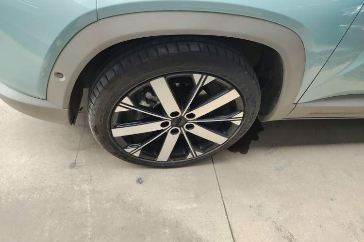Used Geely Auto icon 2023 1.5TD Chocolate Luxe Edition Left Front Wheel Hub