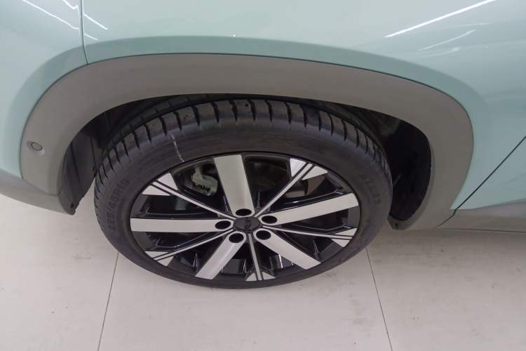 Used Geely Auto icon 2023 1.5TD Chocolate Luxe Edition Left Front Wheel Hub