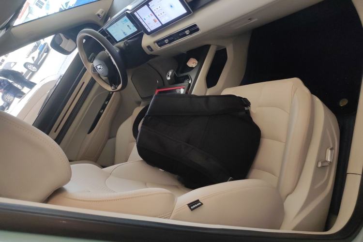 Used Geely Auto icon 2023 1.5TD Chocolate Luxe Edition Right Front Seat