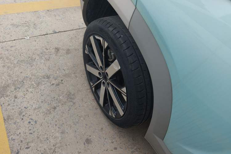Used Geely Auto icon 2023 1.5TD Chocolate Luxe Edition Right Rear Wheel Hub