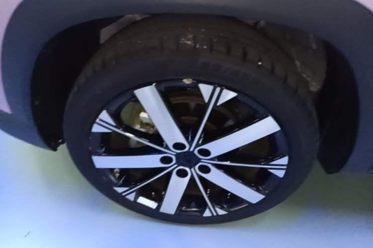 Used Geely Auto icon 2023 1.5TD Chocolate Smoothie Edition Left Front Wheel Hub