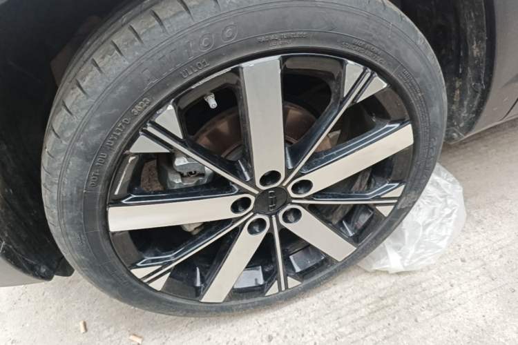 Used Geely Auto icon 2023 1.5TD Chocolate Smoothie Edition Left Front Wheel Hub