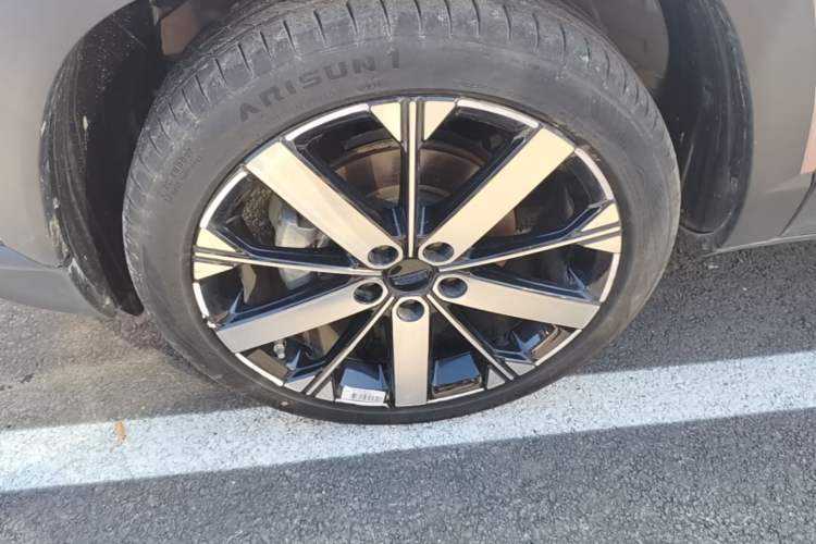 Used Geely Auto icon 2023 1.5TD Chocolate Smoothie Edition Left Front Wheel Hub