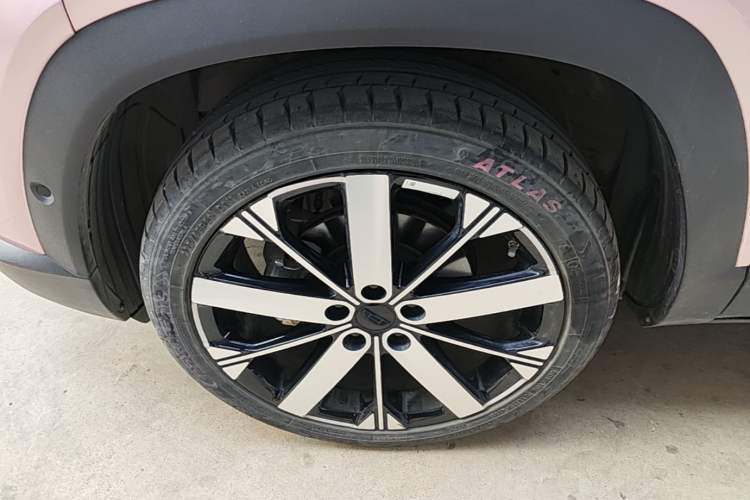 Used Geely Auto icon 2023 1.5TD Chocolate Luxe Edition Left Front Wheel Hub