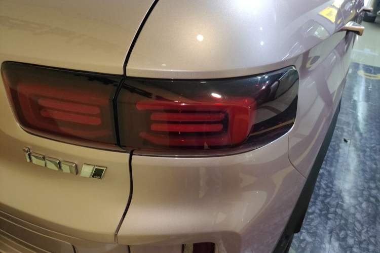 Used Geely Auto icon 2023 1.5TD Chocolate Luxe Edition Right Rear Taillight