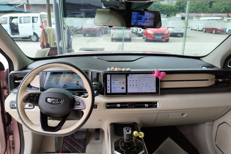 Used Geely Auto icon 2023 1.5TD Chocolate Smoothie Edition Center Console