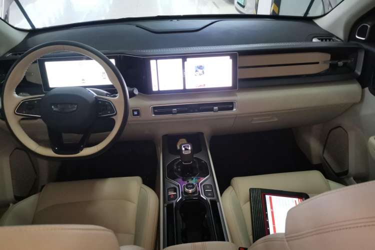Used Geely Auto icon 2023 1.5TD Chocolate Smoothie Edition Center Console
