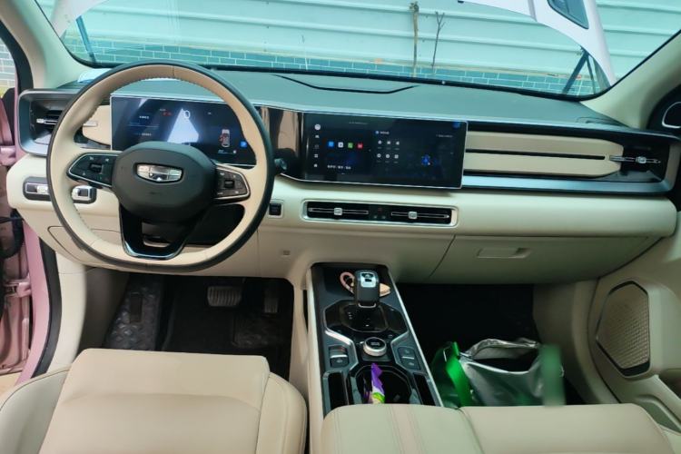 Used Geely Auto icon 2023 1.5TD Chocolate Smoothie Edition Center Console