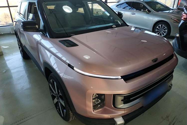Used Geely Auto icon 2023 1.5TD Chocolate Luxe Edition Front Right 45 Deg