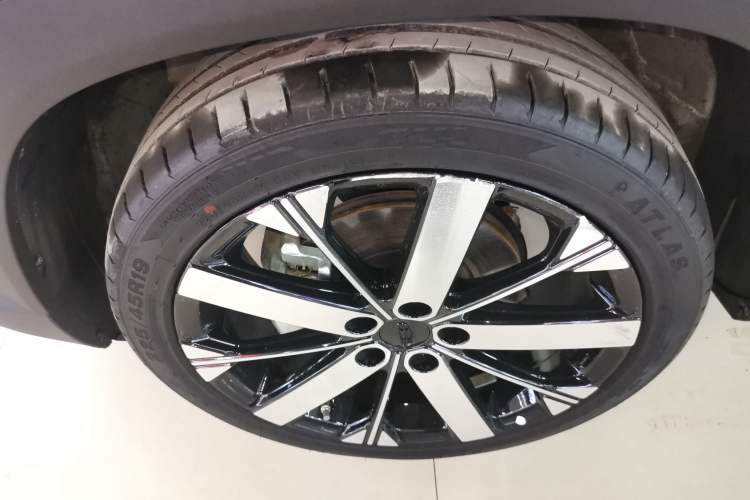 Used Geely Auto icon 2023 1.5TD Chocolate Smoothie Edition Left Front Wheel Hub