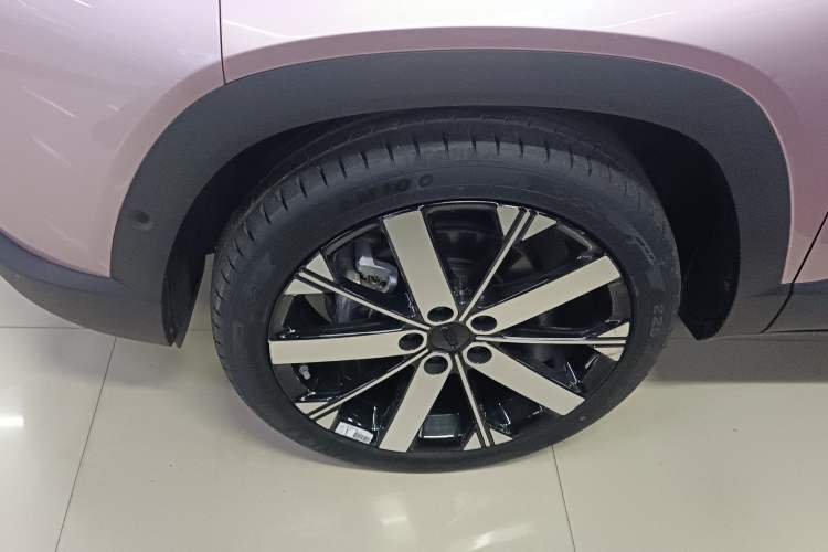 Used Geely Auto icon 2023 1.5TD Chocolate Luxe Edition Left Front Wheel Hub