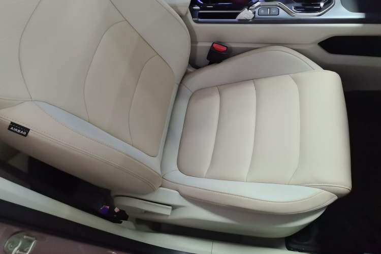 Used Geely Auto icon 2023 1.5TD Chocolate Smoothie Edition Right Front Seat