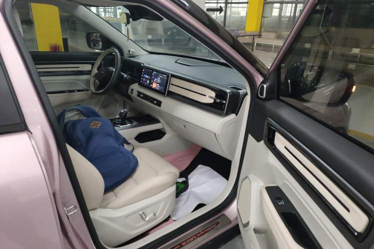 Used Geely Auto icon 2023 1.5TD Chocolate Luxe Edition Right Front Seat