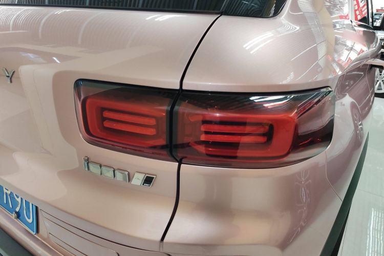 Used Geely Auto icon 2023 1.5TD Chocolate Smoothie Edition Right Rear Taillight