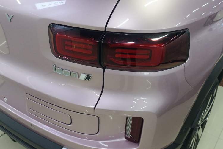 Used Geely Auto icon 2023 1.5TD Chocolate Luxe Edition Right Rear Taillight