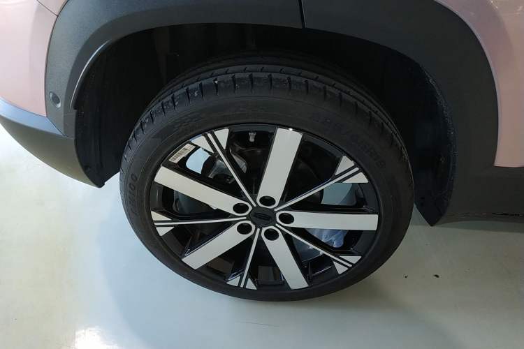Used Geely Auto icon 2023 1.5TD Chocolate Luxe Edition Right Rear Wheel Hub