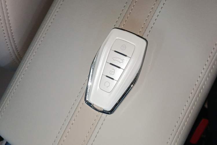 Used Geely Auto icon 2023 1.5TD Chocolate Luxe Edition Vehicle Key