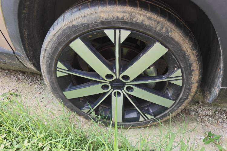 Used Geely Auto icon 2023 1.5TD Chocolate Smoothie Edition Right Front Wheel Hub