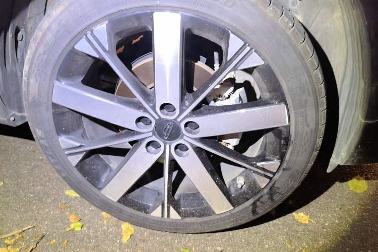Used Geely Auto icon 2023 1.5TD Chocolate Luxe Edition Right Front Wheel Hub
