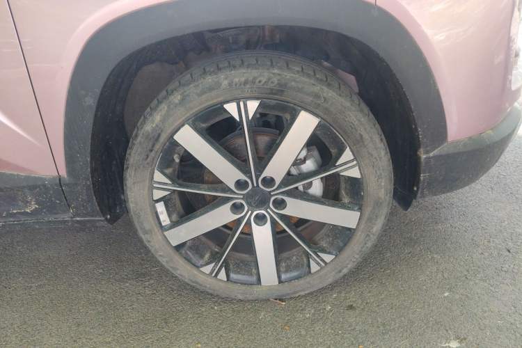 Used Geely Auto icon 2023 1.5TD Chocolate Smoothie Edition Right Front Wheel Hub