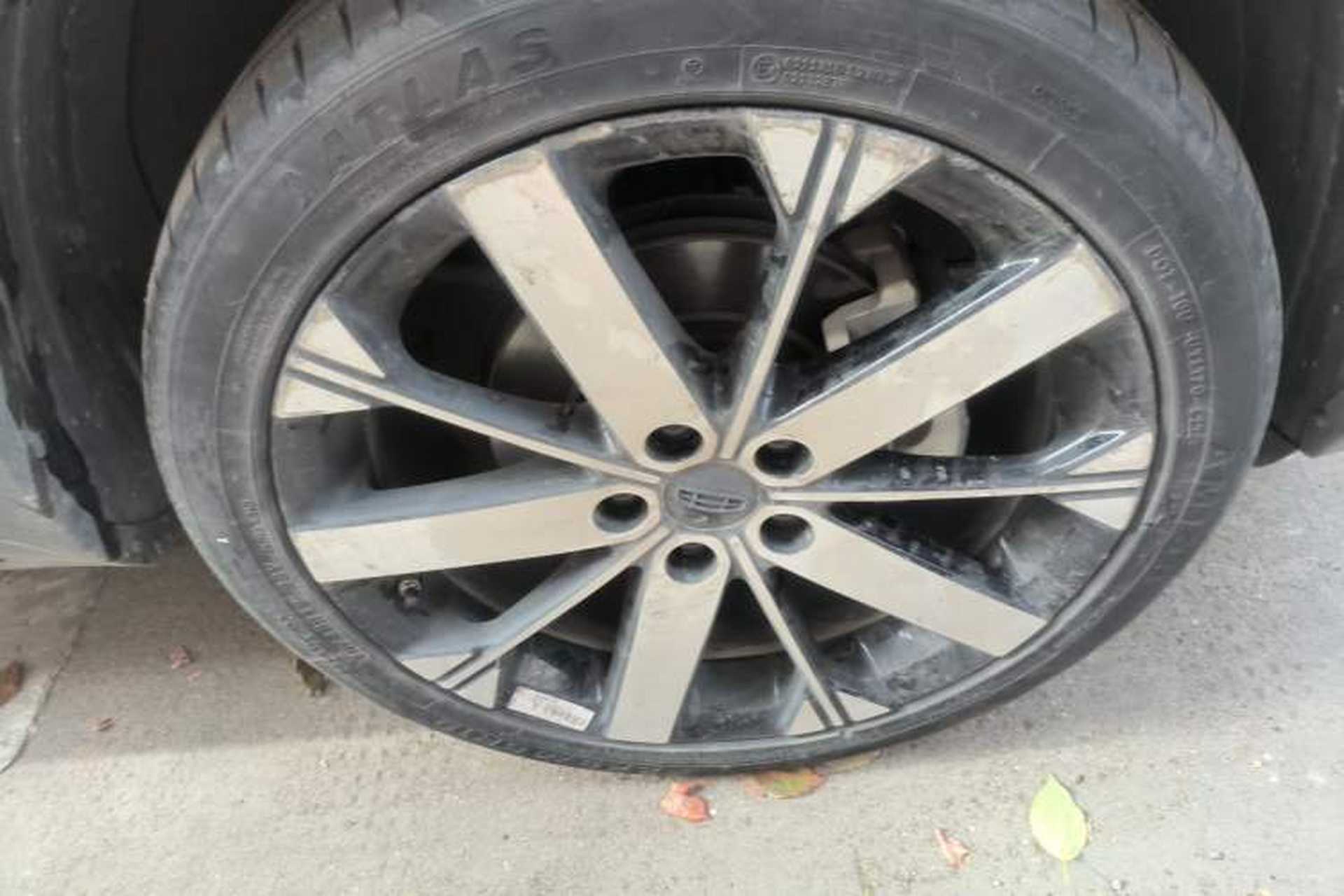 Used Geely Auto icon 2023 1.5TD Chocolate Smoothie Edition Right Front Wheel Hub
