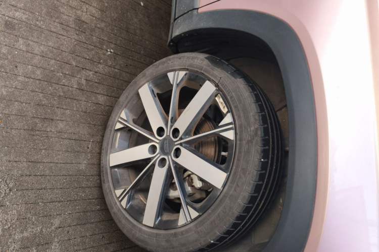 Used Geely Auto icon 2023 1.5TD Chocolate Luxe Edition Right Front Wheel Hub