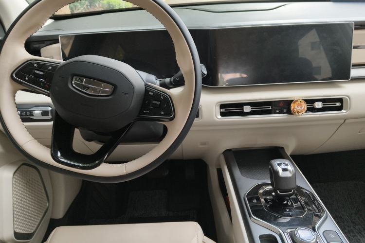 Used Geely Auto icon 2023 1.5TD Chocolate Smoothie Edition Center Console