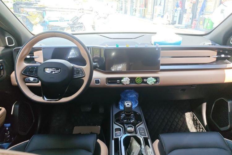 Used Geely Auto icon 2023 1.5TD Chocolate Smoothie Edition Center Console