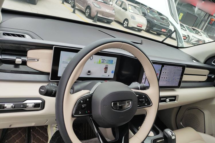 Used Geely Auto icon 2023 1.5TD Chocolate Smoothie Edition Center Console
