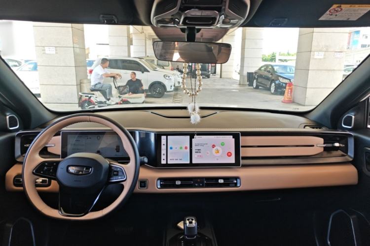 Used Geely Auto icon 2023 1.5TD Chocolate Smoothie Edition Center Console