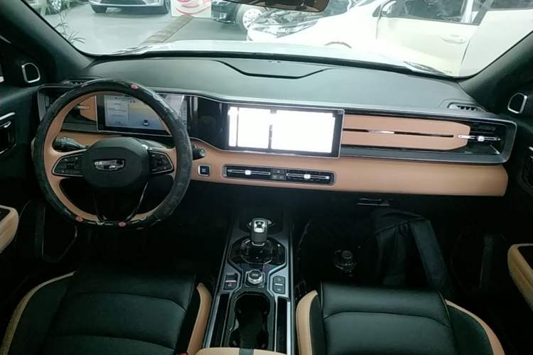 Used Geely Auto icon 2023 1.5TD Chocolate Smoothie Edition Center Console