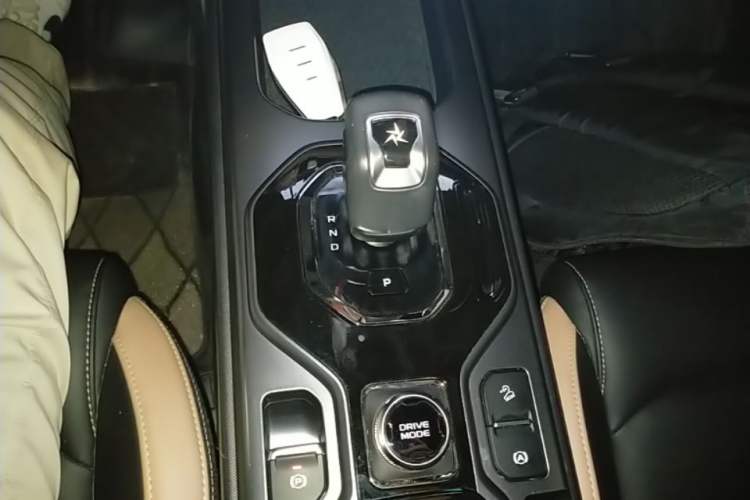 Used Geely Auto icon 2023 1.5TD Chocolate Smoothie Edition Gear Lever