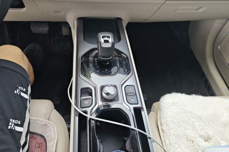Used Geely Auto icon 2023 1.5TD Chocolate Smoothie Edition Gear Lever