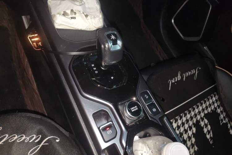 Used Geely Auto icon 2023 1.5TD Chocolate Smoothie Edition Gear Lever