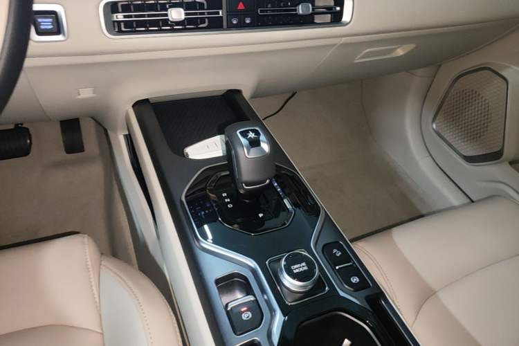 Used Geely Auto icon 2023 1.5TD Chocolate Smoothie Edition Gear Lever