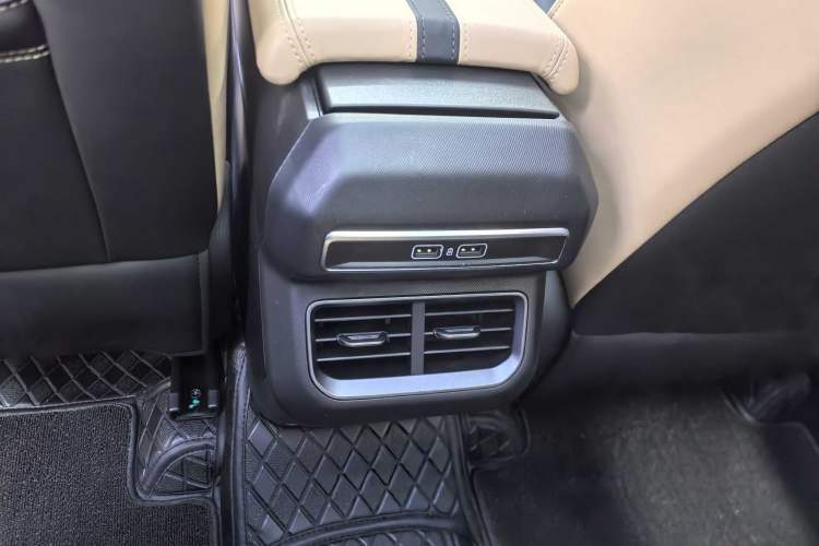 Used Geely Auto icon 2023 1.5TD Chocolate Smoothie Edition Interior 9