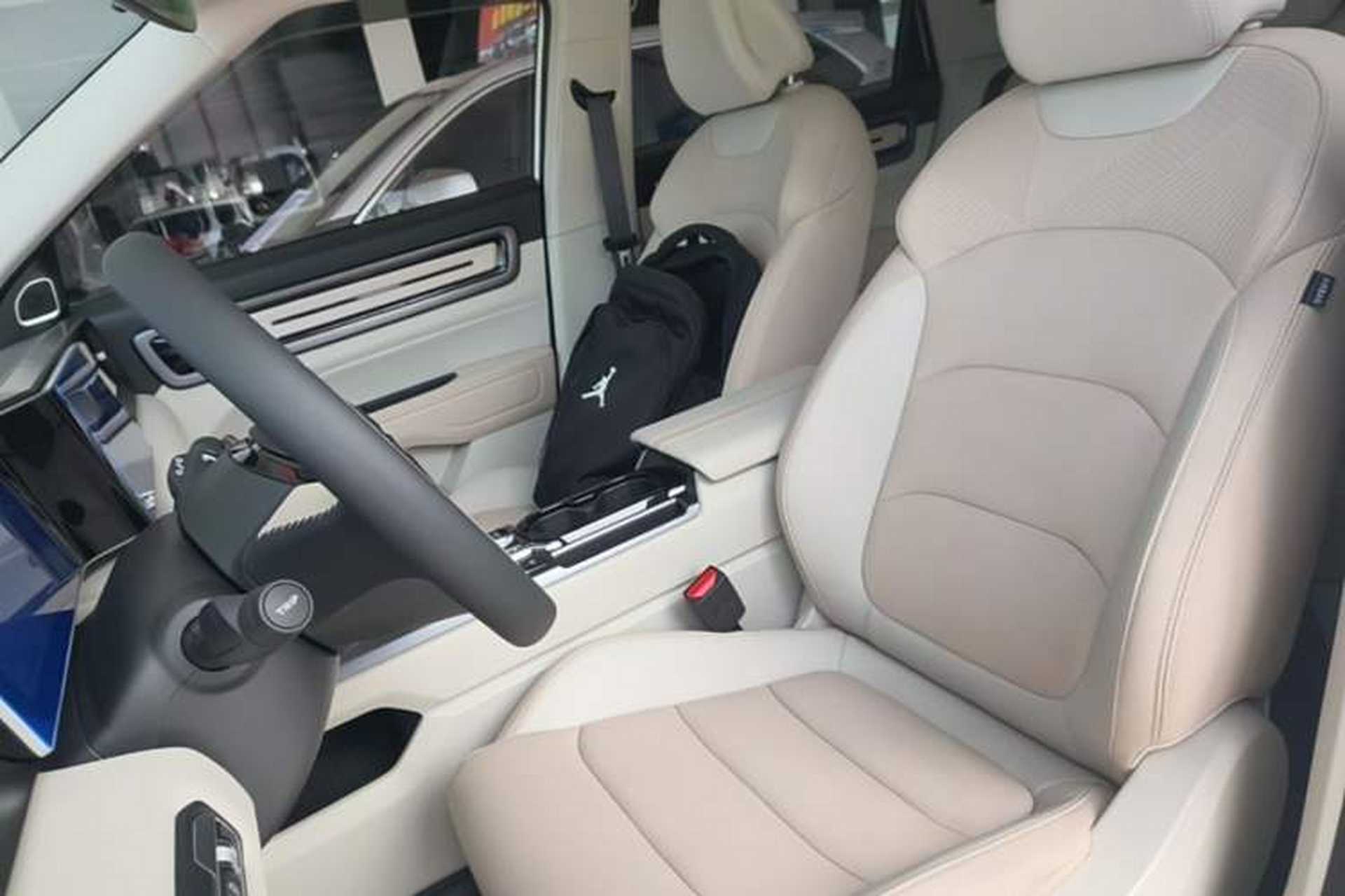 Used Geely Auto icon 2023 1.5TD Chocolate Smoothie Edition Left Front Seat