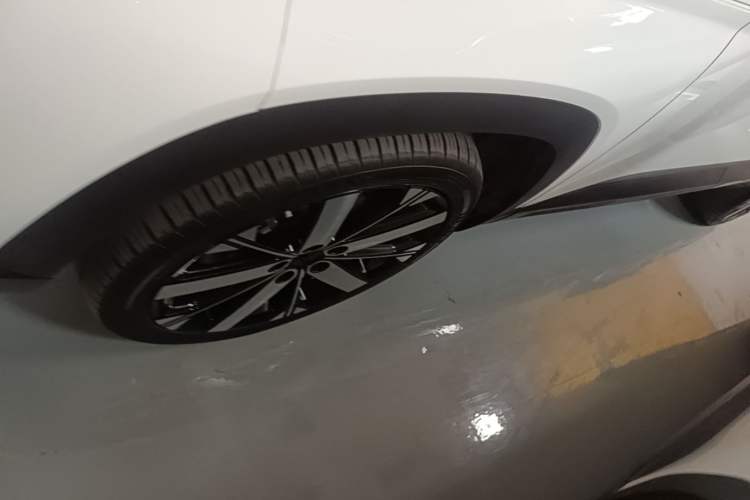 Used Geely Auto icon 2023 1.5TD Chocolate Smoothie Edition Left Front Wheel Hub
