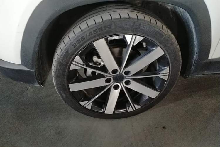 Used Geely Auto icon 2023 1.5TD Chocolate Smoothie Edition Left Front Wheel Hub