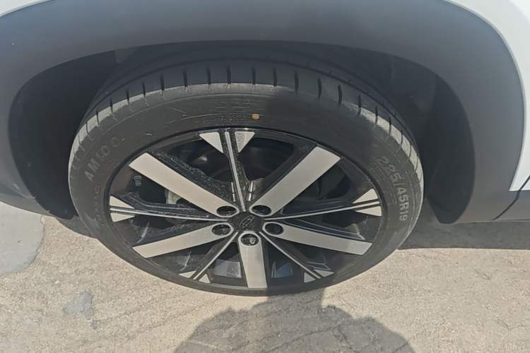 Used Geely Auto icon 2023 1.5TD Chocolate Smoothie Edition Left Front Wheel Hub