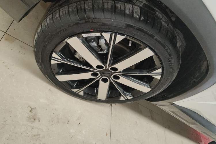 Used Geely Auto icon 2023 1.5TD Chocolate Smoothie Edition Left Front Wheel Hub