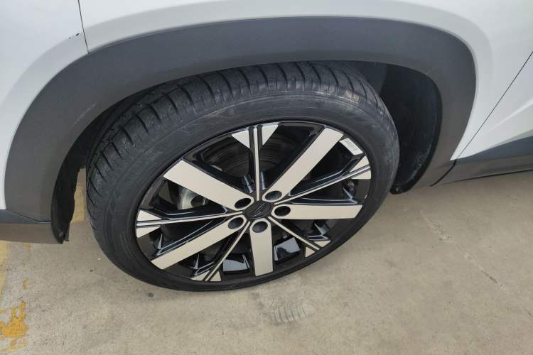 Used Geely Auto icon 2023 1.5TD Chocolate Smoothie Edition Left Front Wheel Hub