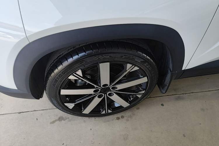 Used Geely Auto icon 2023 1.5TD Chocolate Smoothie Edition Left Front Wheel Hub