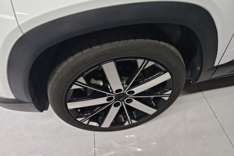 Used Geely Auto icon 2023 1.5TD Chocolate Smoothie Edition Left Front Wheel Hub