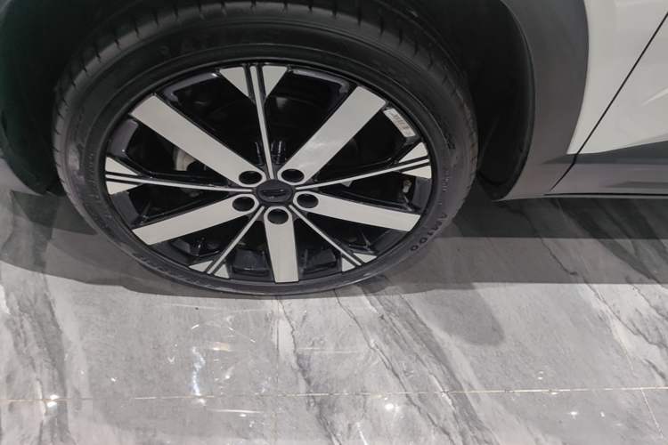 Used Geely Auto icon 2023 1.5TD Star Player Left Front Wheel Hub