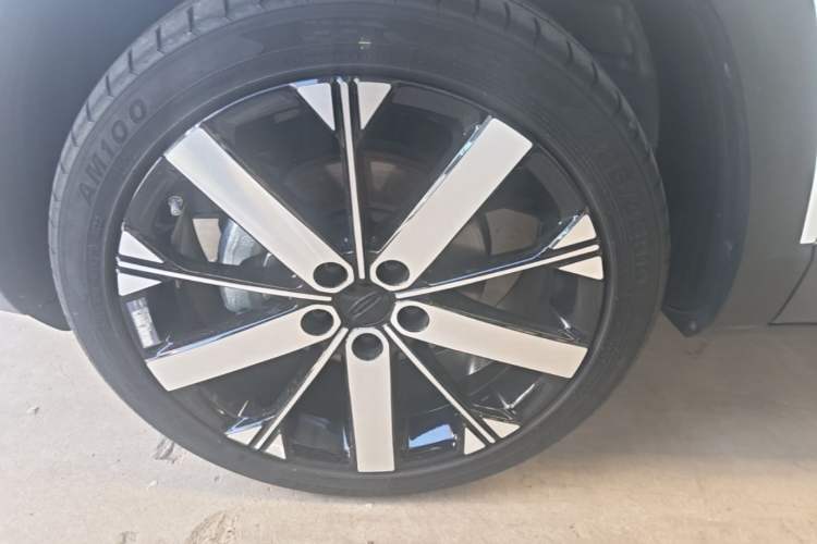 Used Geely Auto icon 2023 1.5TD Chocolate Smoothie Edition Left Front Wheel Hub